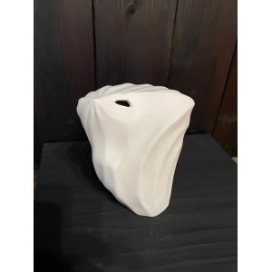 白磁「耳をすませば・・・」