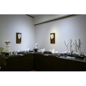 白磁作品展示ーーギャラリー白樺