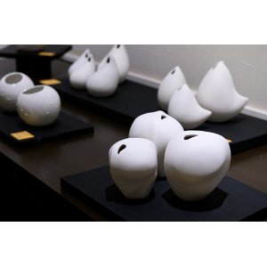白磁作品展示ーーギャラリー白樺
